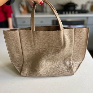 Ampersand as Apostrophe - beige leather bag